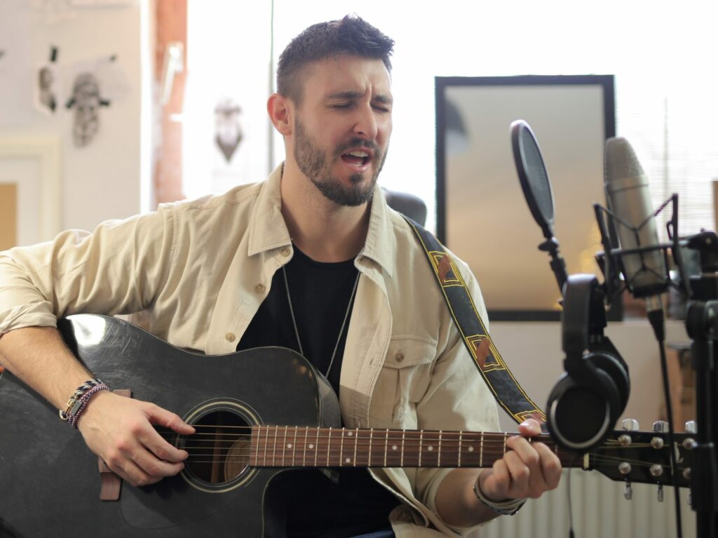 Un alumno en la clase de canto en Zaragoza Damvibes