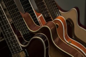 Foto de guitarras acustica espanola electrica clasica y flamenca de nuestra escuela en Zaragoza