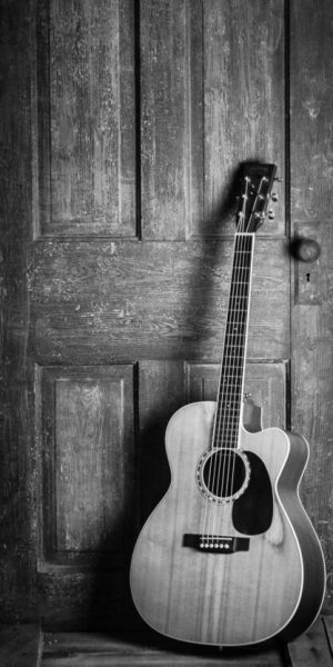 Foto de una guitarra en una clase