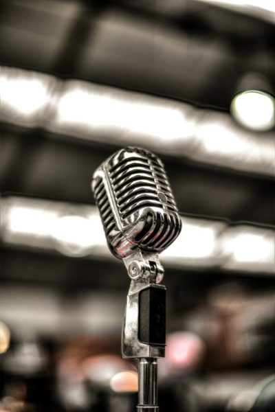 Photo of a voice microphone in a live singing session in Luxembourg