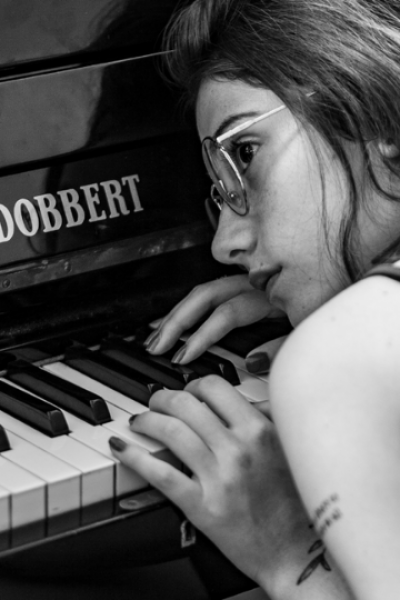 Piano lessons in Amsterdam Damvibes – Featured Image Piano lessons in Amsterdam Damvibes - Featured Image
